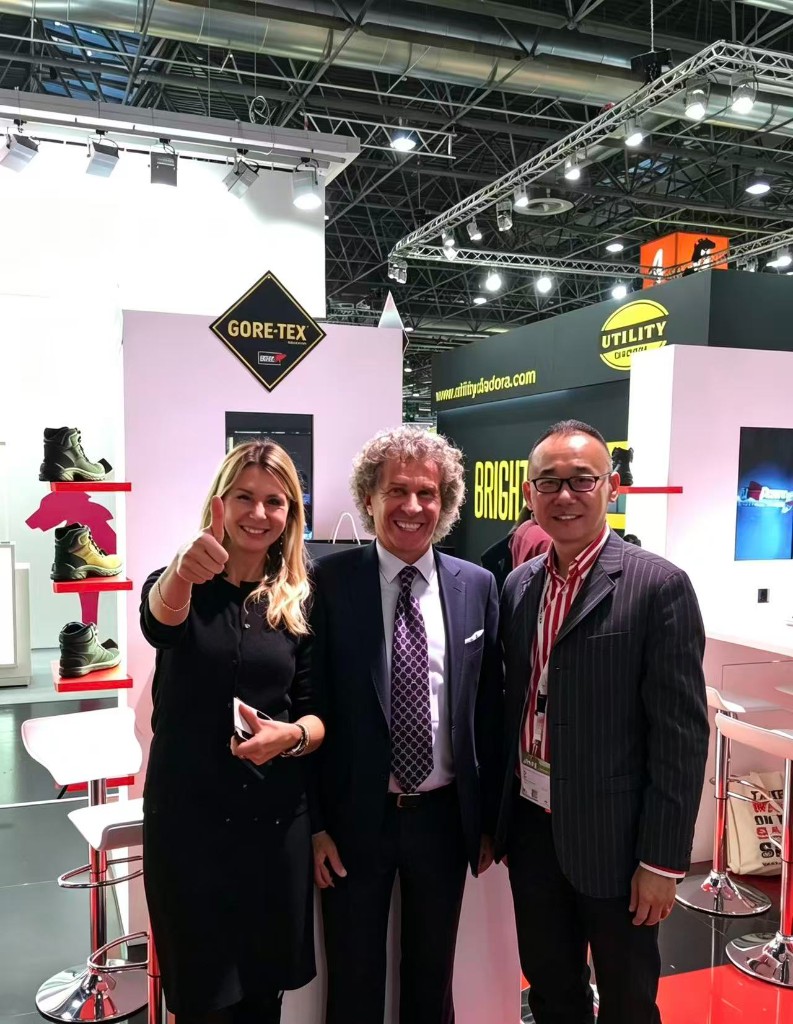 Charming Ever with exhibition partners